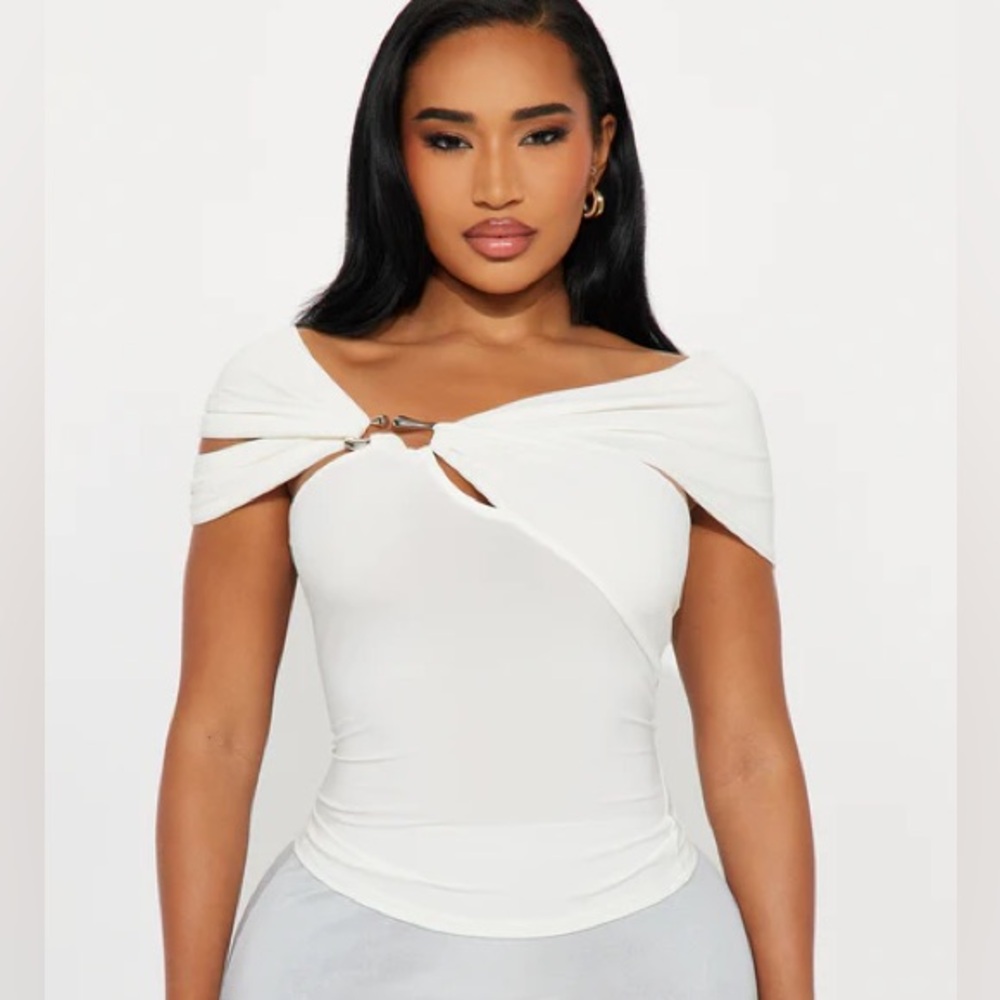 Heidi Ruched Cut-Out Short Sleeve Top NEW 🏷️